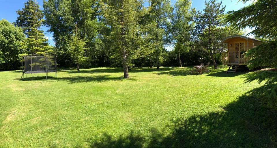 Campsite Les Roulottes De Dilou Cerise